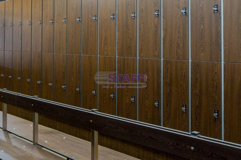 Phenolic lockers with wood color in Forus gym