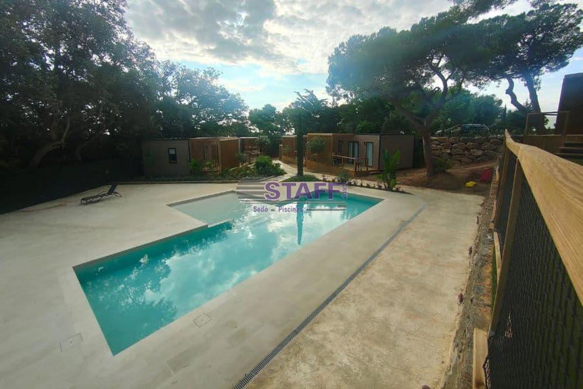 Construcción de una piscina reservada en el Camping Cala GOGO Construcción de una piscina reservada en el Camping Cala GOGO