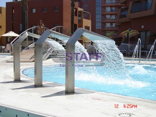 Tres cañones de hidromasaje para piscinas con hidroterapia|© STAFF GRUP